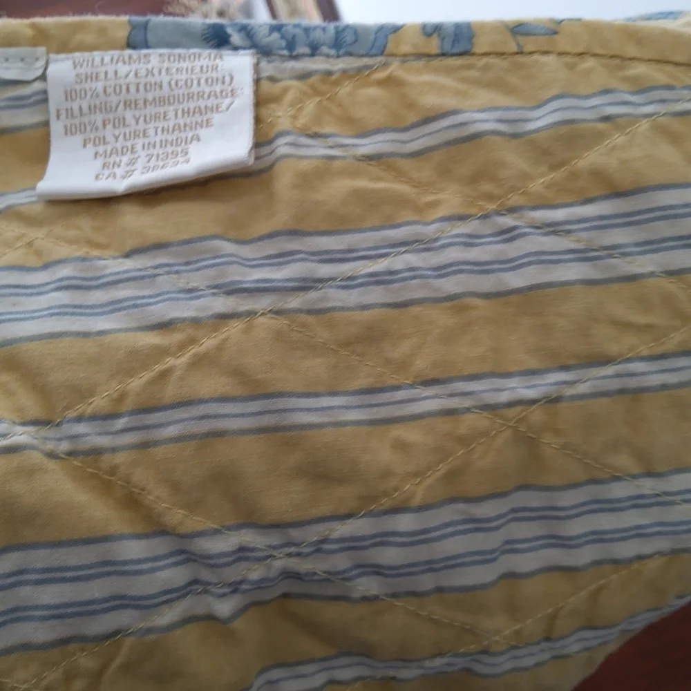 WILLIAMS SONOMA💥Nwot💥Yellow & Blue Floral Quilted Reversible Tablecloth/Quilt